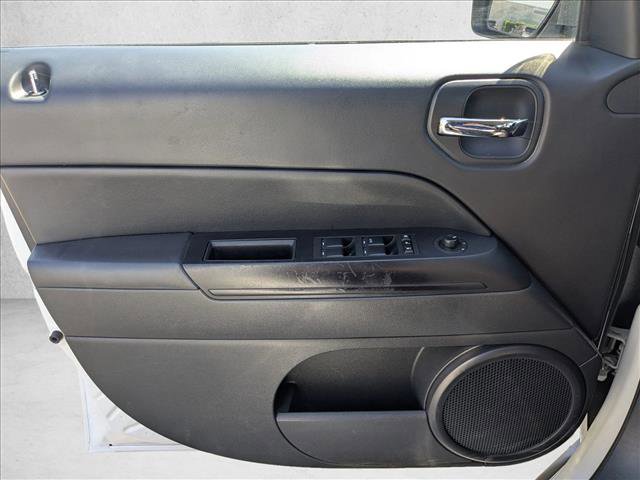 Used 2016 Jeep Patriot Latitude AWD/4WD image 11