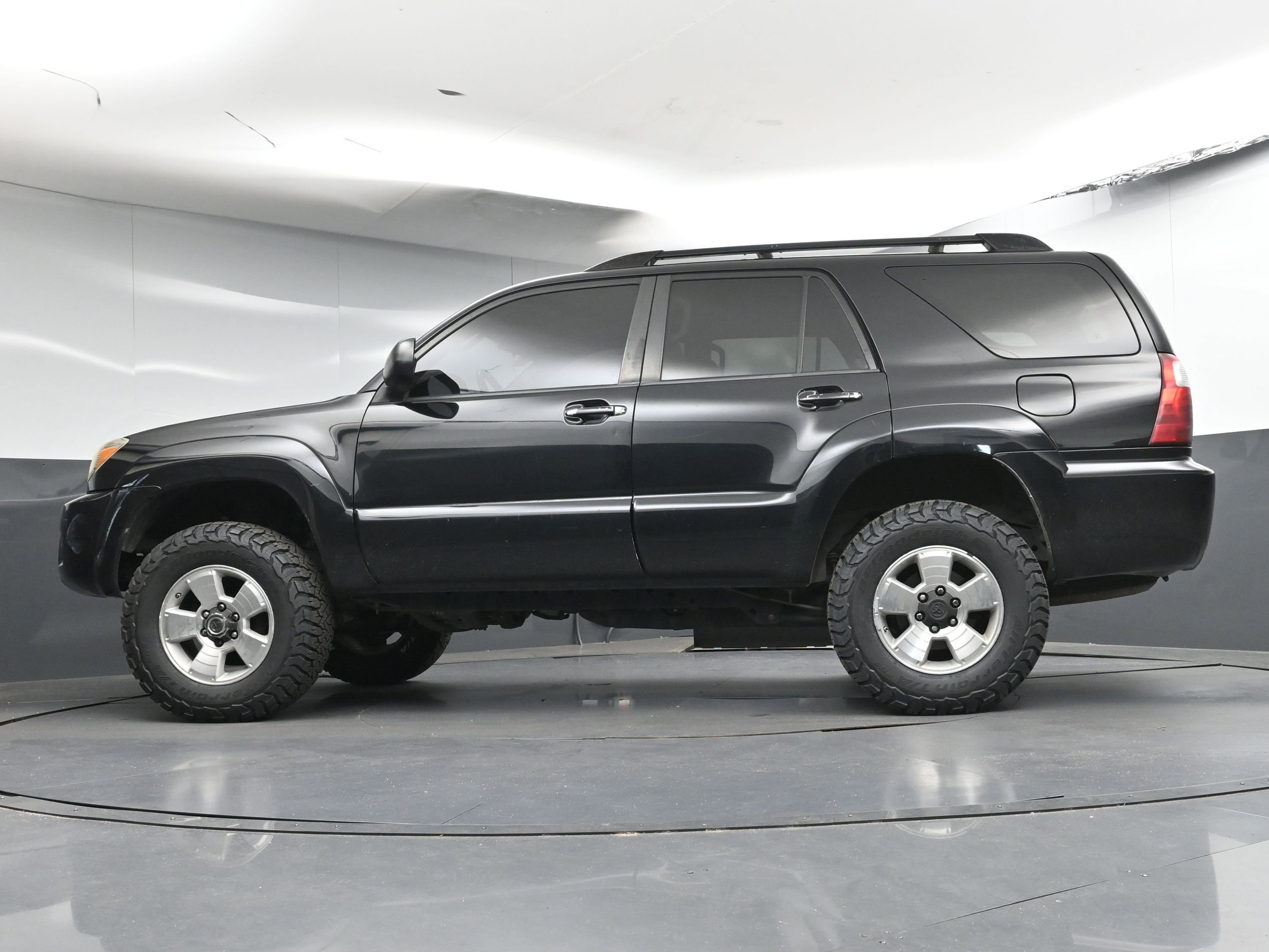 Used 2007 Toyota 4Runner SR5 AWD/4WD image 27