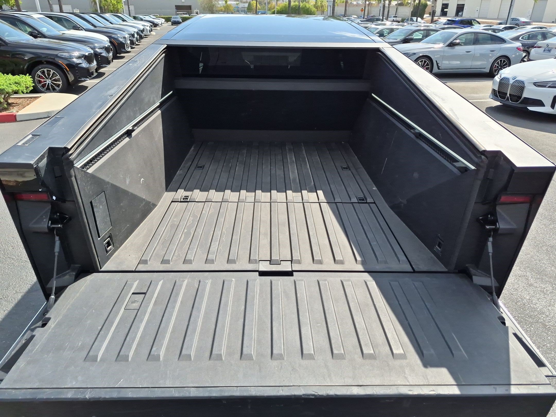 Used 2024 Tesla Cybertruck Cyberbeast AWD/4WD image 32