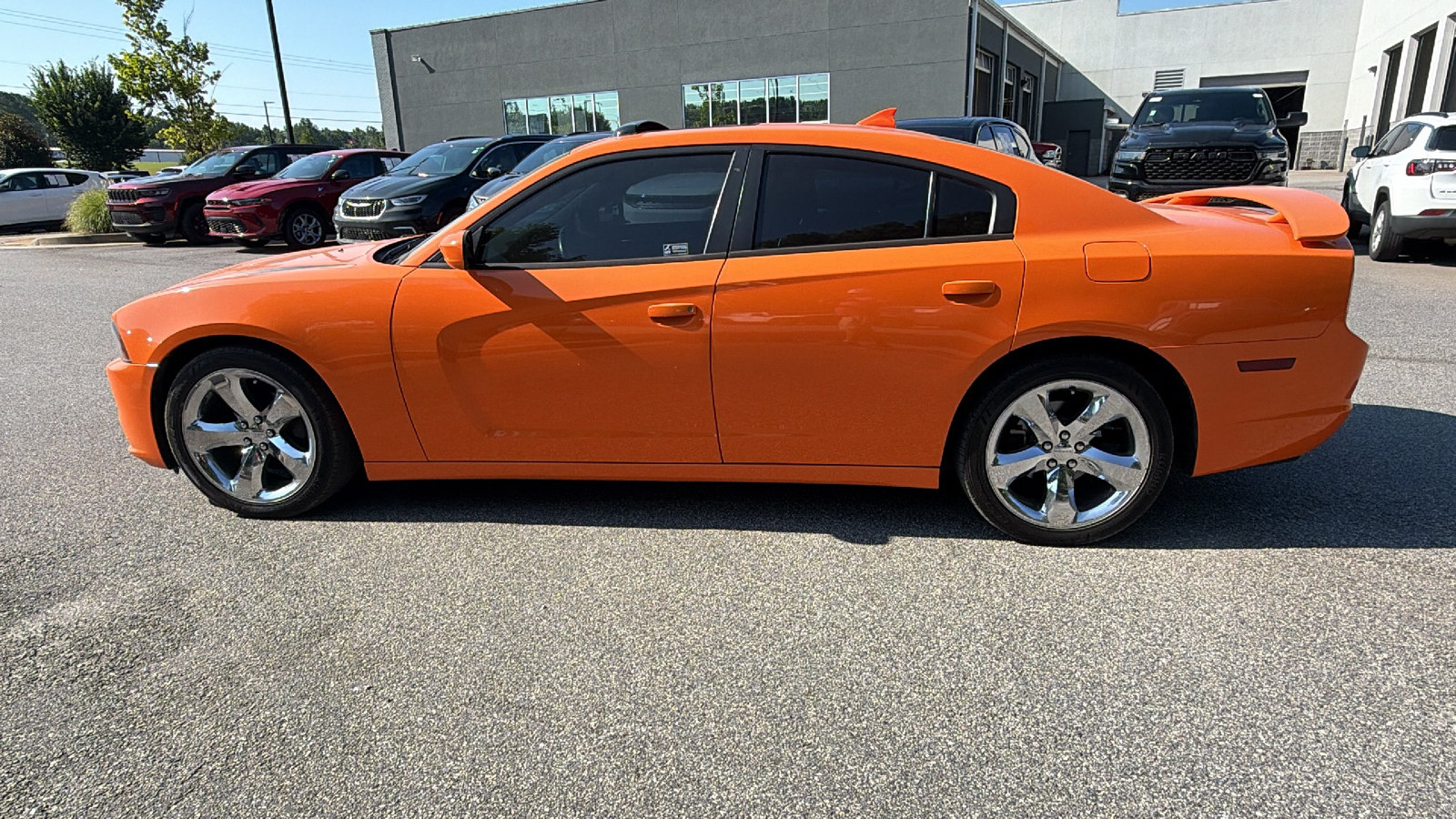 Used 2014 Dodge Charger SXT RWD image 11
