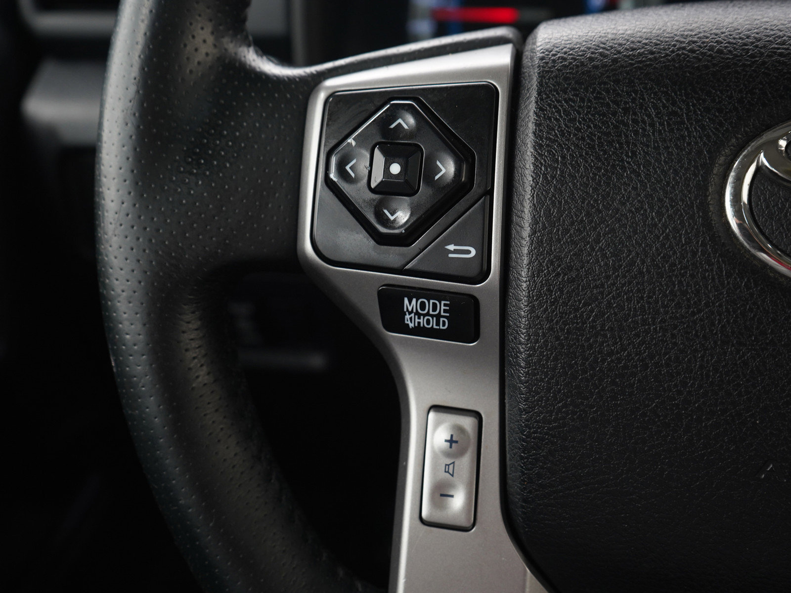Used 2018 Toyota 4Runner SR5 Premium AWD/4WD image 24