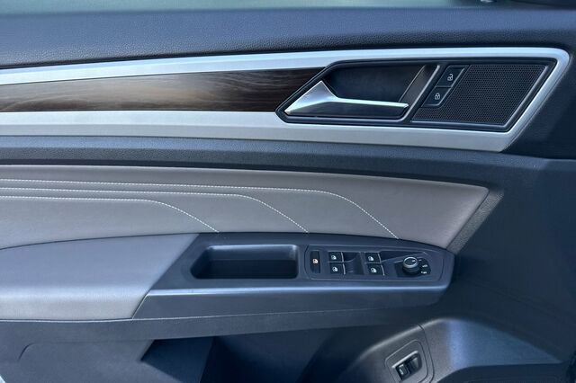 Certified 2023 Volkswagen Atlas SE w/ Panoramic Sunroof Package image 11