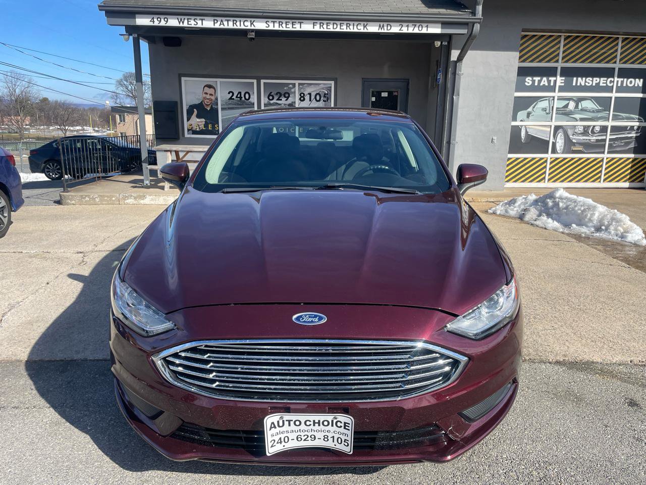 Used 2017 Ford Fusion SE w/ Fusion SE Technology Package image 2