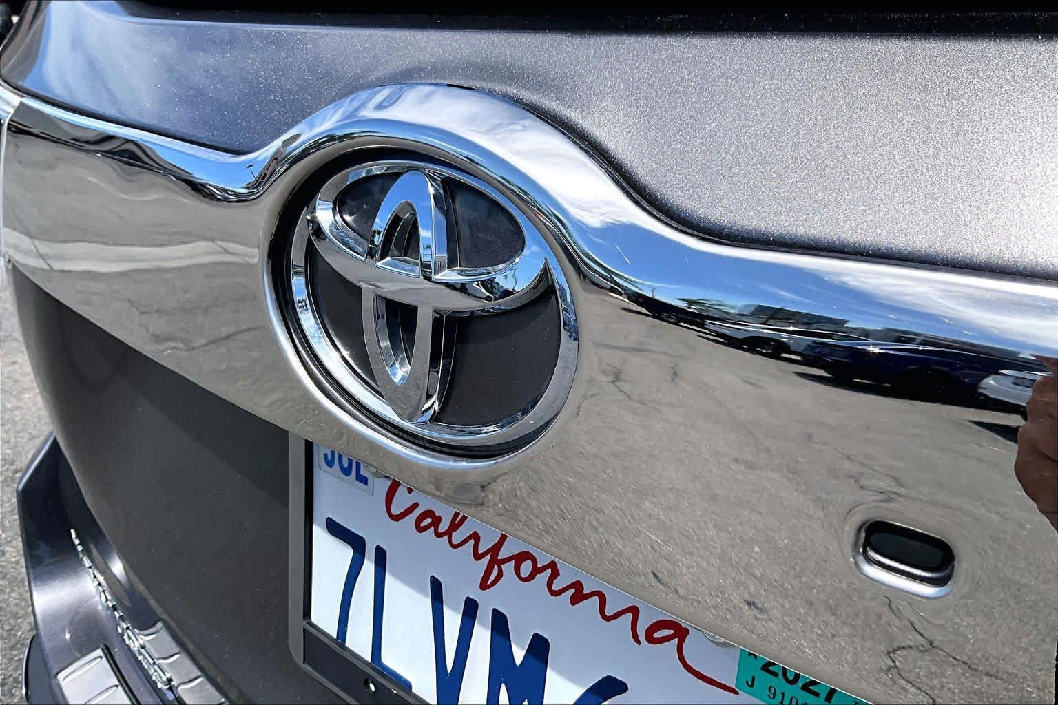 Used 2015 Toyota Highlander Plus FWD image 9