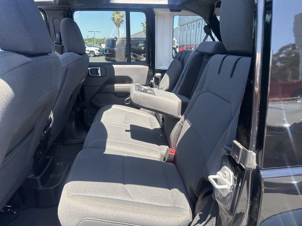 Certified 2025 Jeep Wrangler Unlimited Sahara w/ Safety Group AWD/4WD image 17
