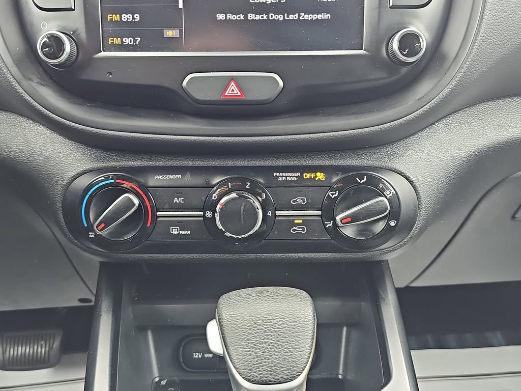 Used 2022 Kia Soul LX image 26