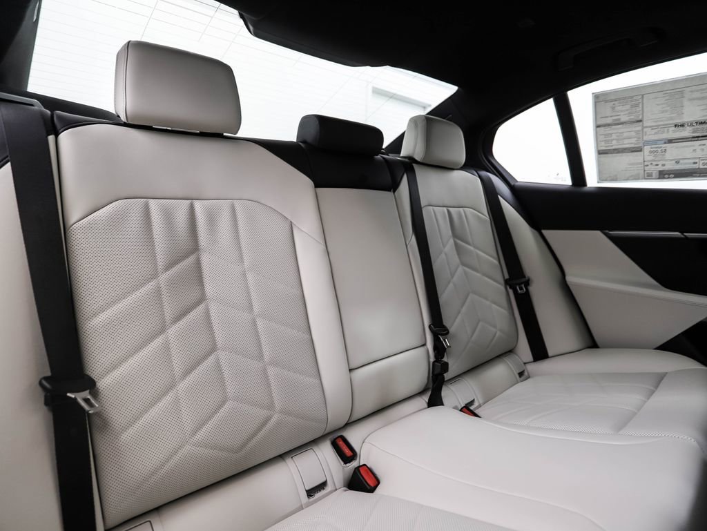 New 2026 BMW 530i xDrive w/ Premium Package image 29