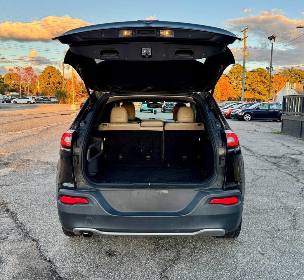 Used 2016 Jeep Cherokee Limited image 9