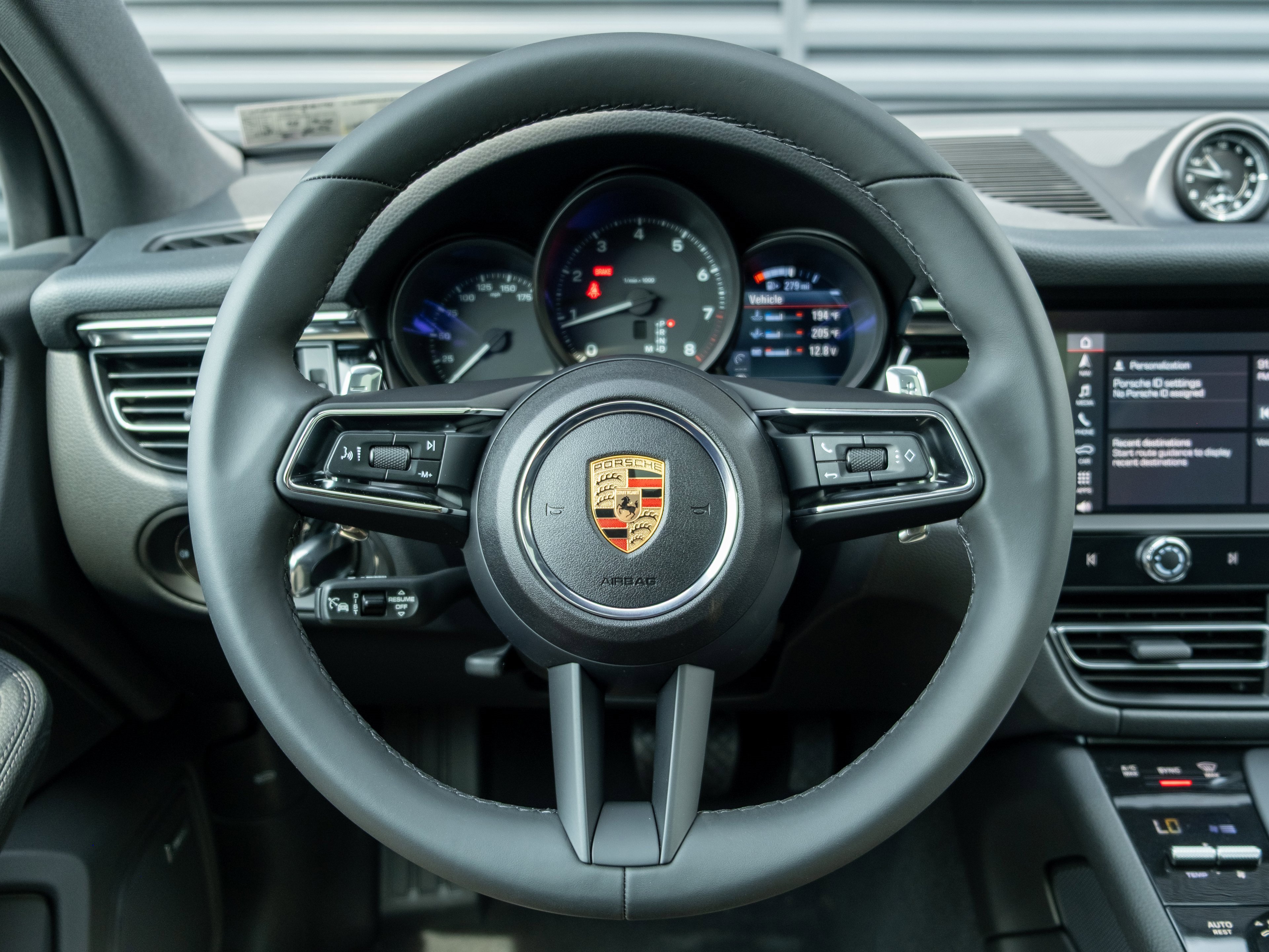 Certified 2025 Porsche Macan image 6