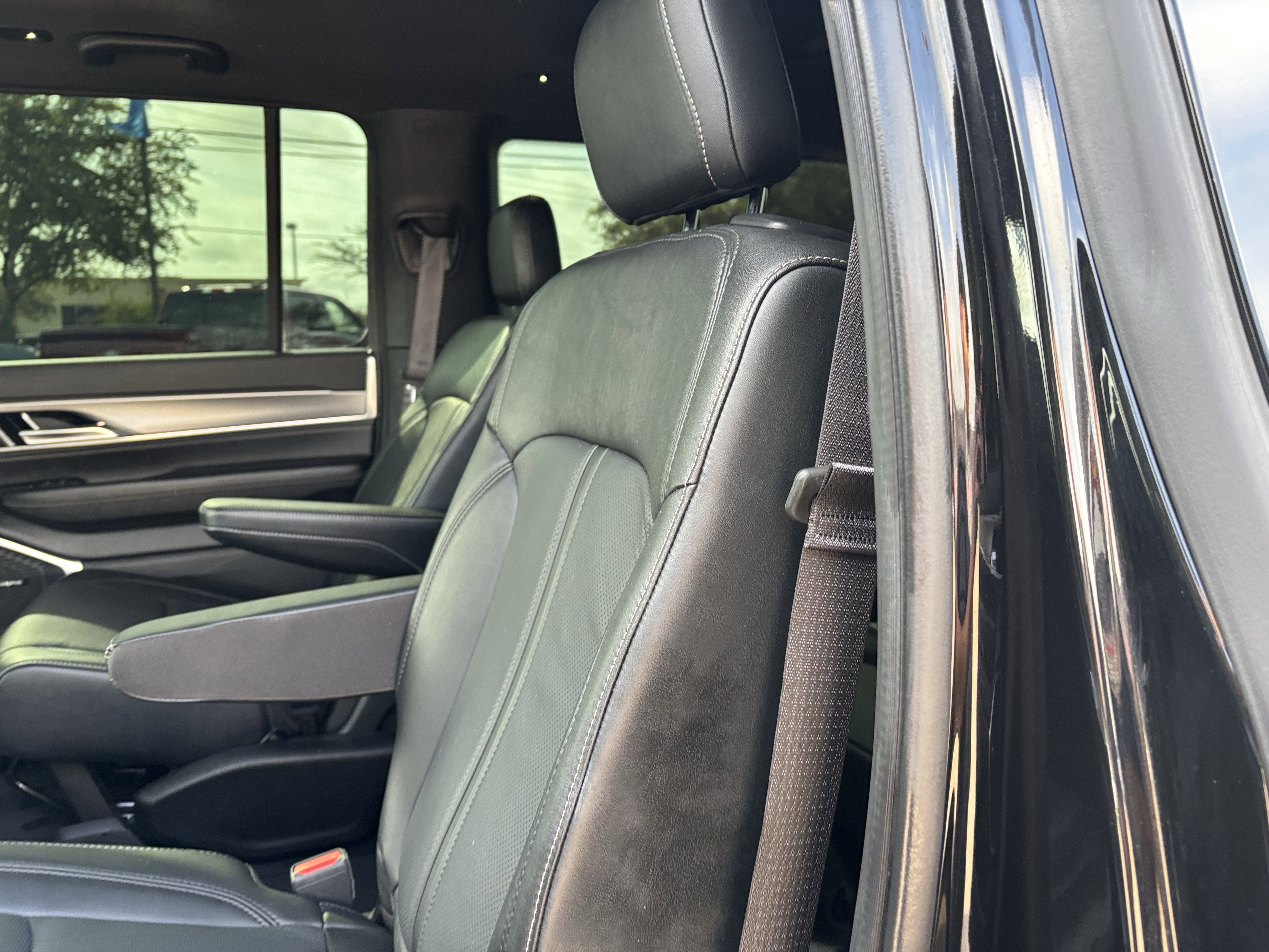 Used 2023 Jeep Wagoneer Series II AWD/4WD image 16