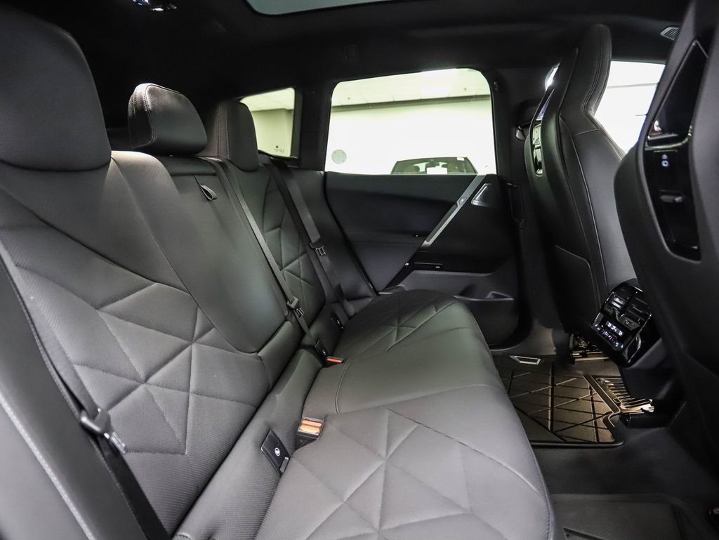 Used 2025 BMW iX M60 w/ Luxury Package image 25