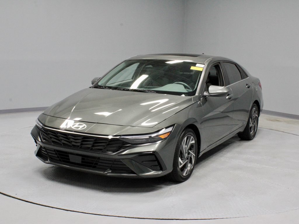 Used 2024 Hyundai Elantra SEL w/ Convenience Package FWD image 9