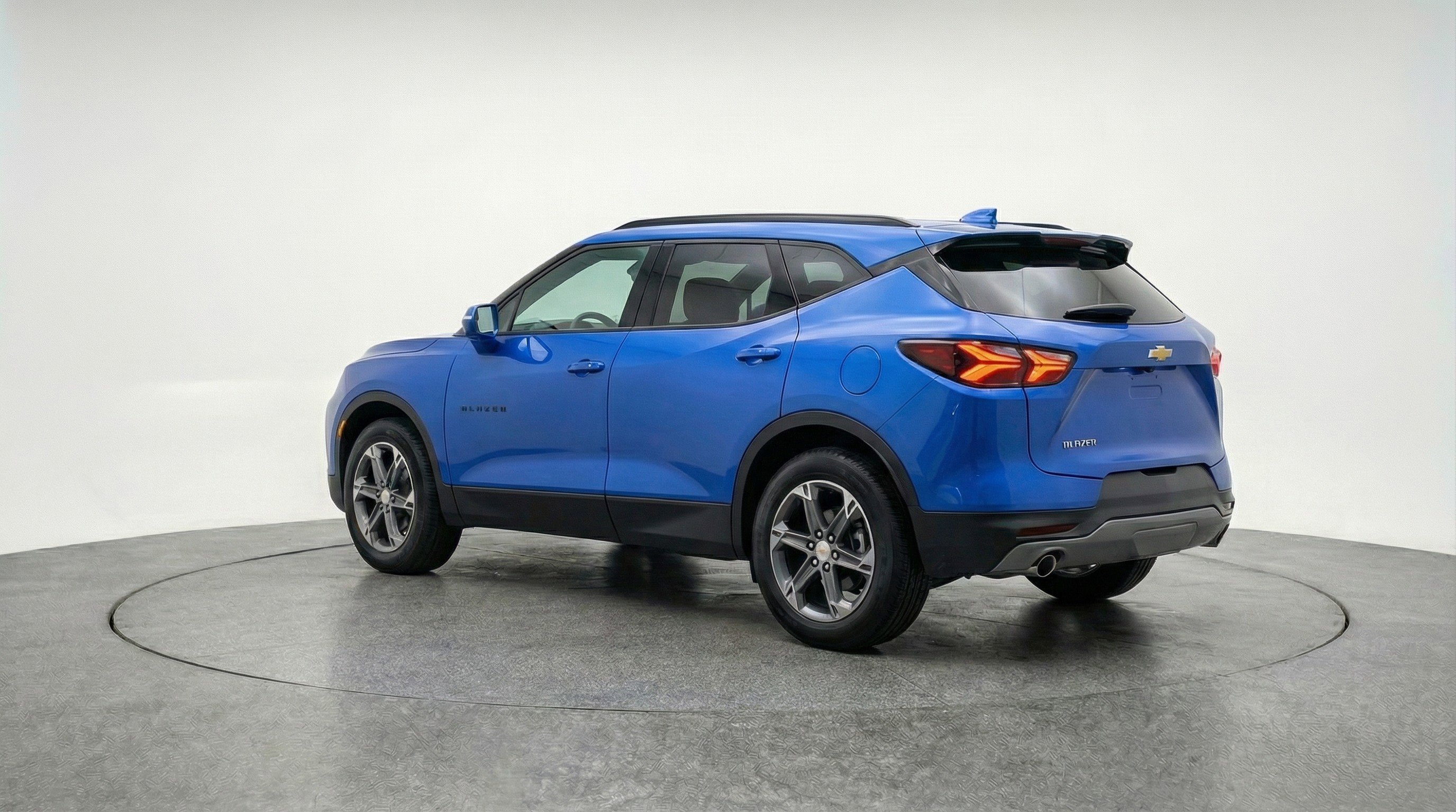 Used 2025 Chevrolet Blazer LT FWD image 6