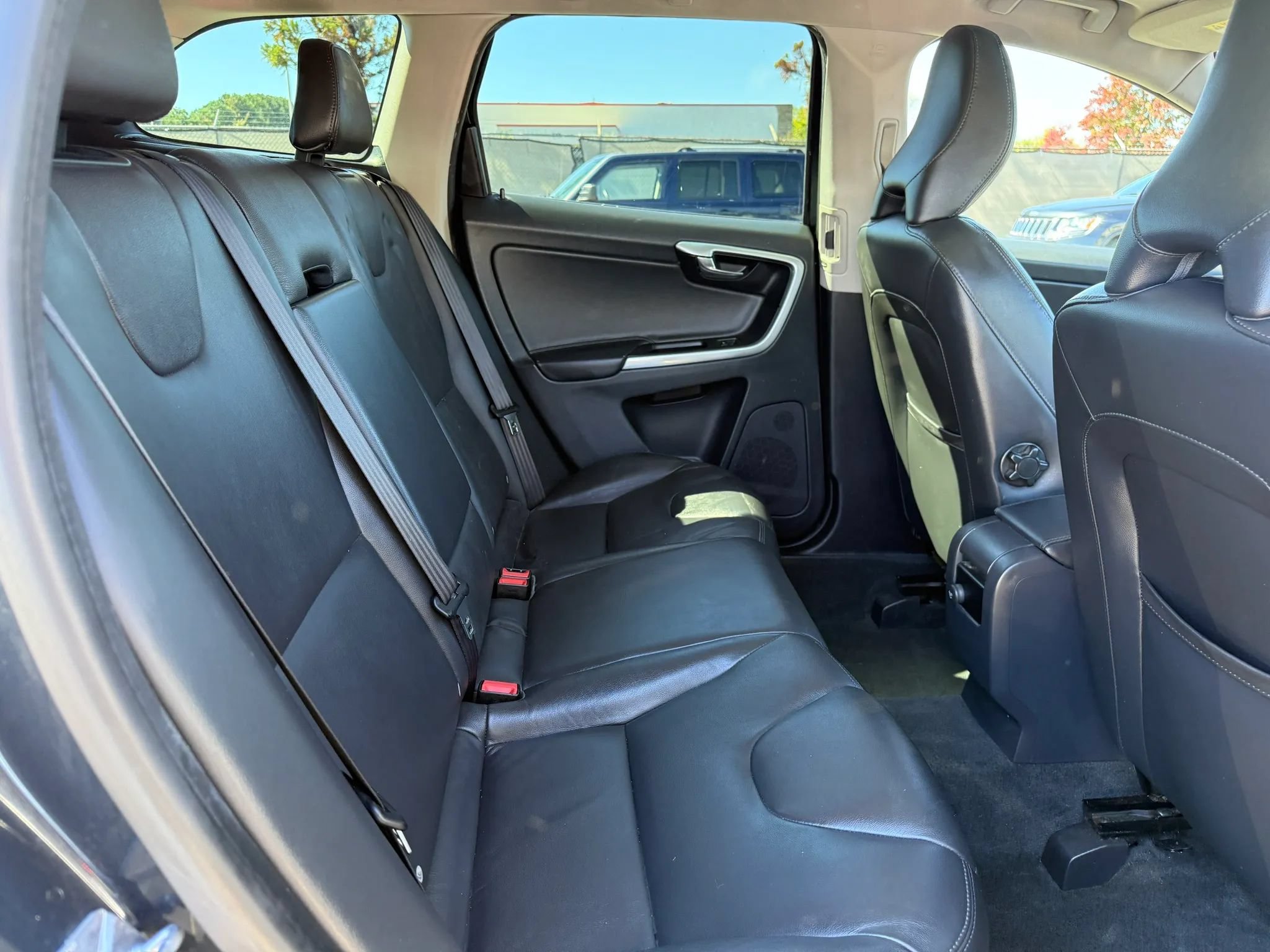 Used 2015 Volvo XC60 T6 AWD/4WD image 20