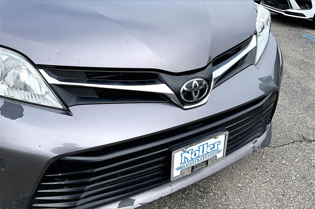 Used 2020 Toyota Sienna LE image 29