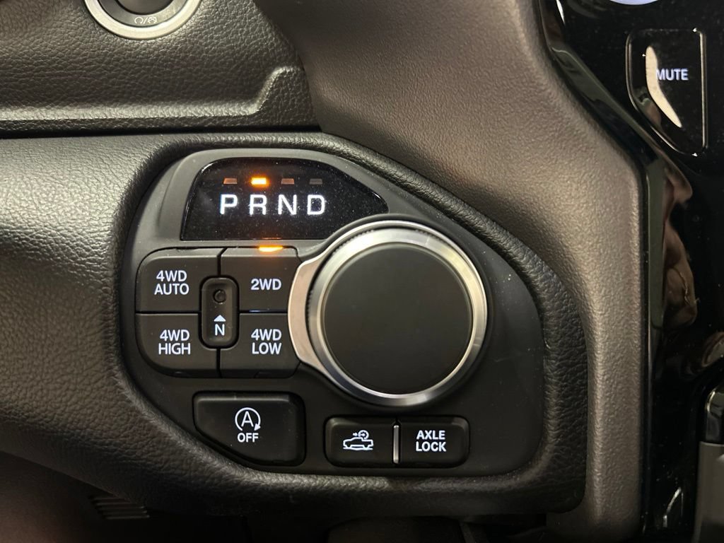 Used 2025 RAM 1500 Big Horn AWD/4WD image 23