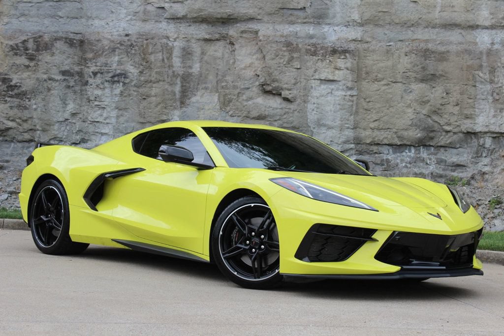 Used 2022 Chevrolet Corvette Stingray Premium Cpe w/ Z51 Performance Package RWD image 32
