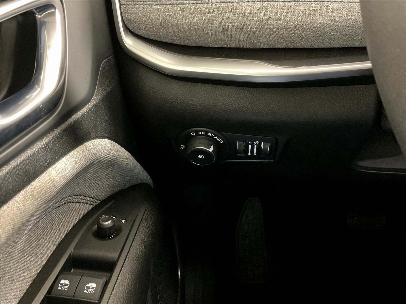Used 2022 Jeep Compass Latitude FWD image 16