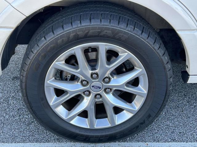 Used 2015 Ford Expedition Limited w/ Equipment Group 301A RWD image 8