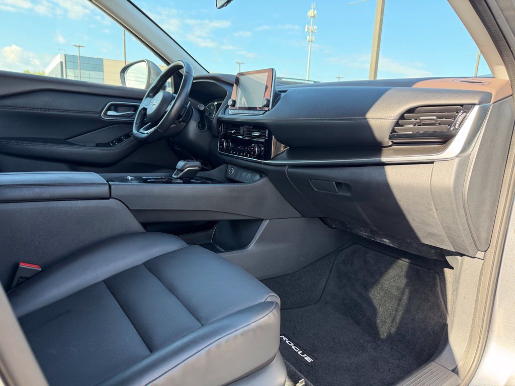 Used 2021 Nissan Rogue SV w/ Premium Package FWD image 32