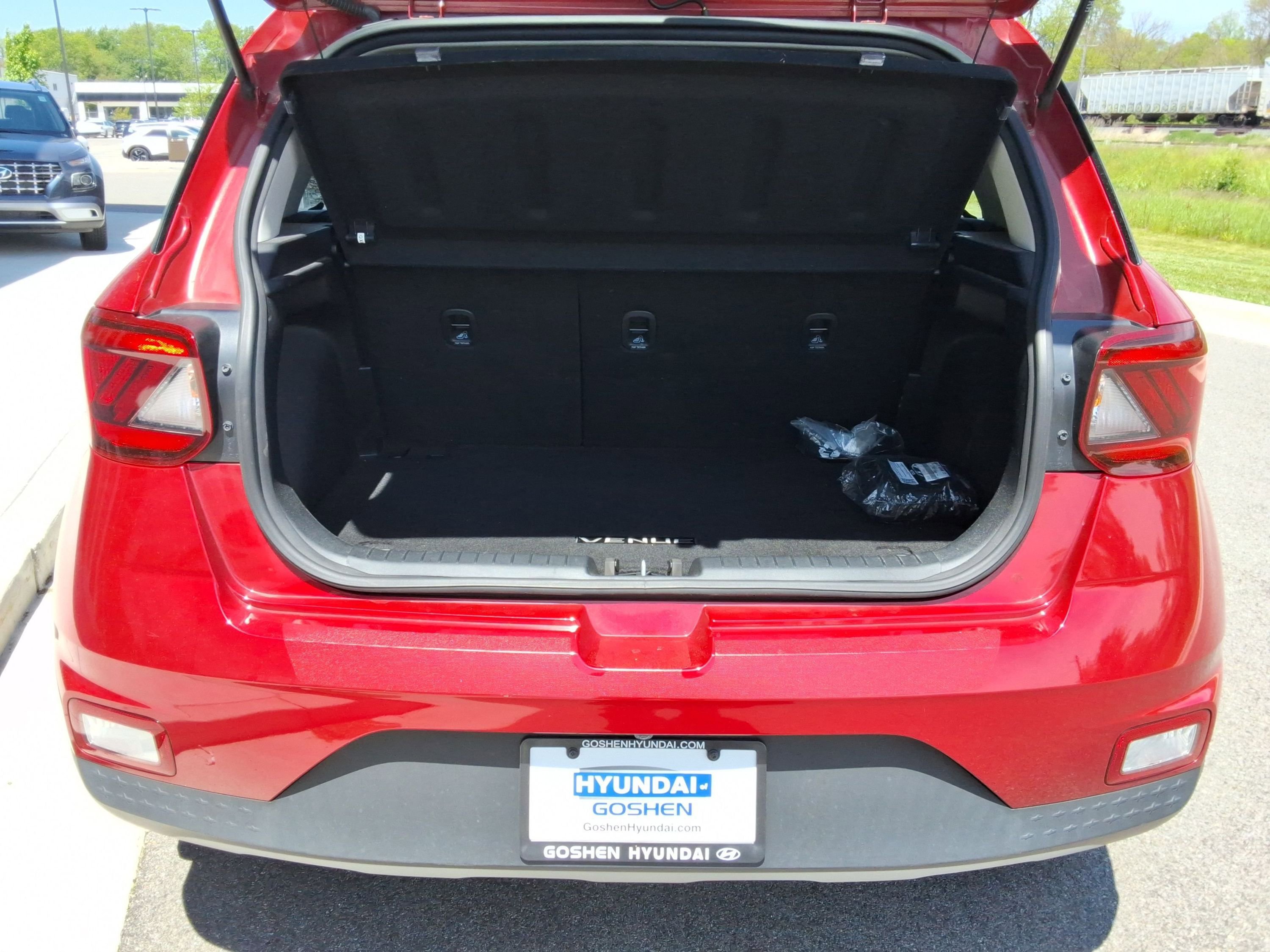 Used 2022 Hyundai Venue SEL FWD image 32