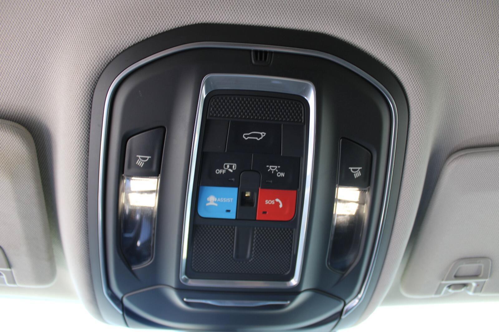 Used 2023 Jeep Grand Cherokee Limited AWD/4WD image 18
