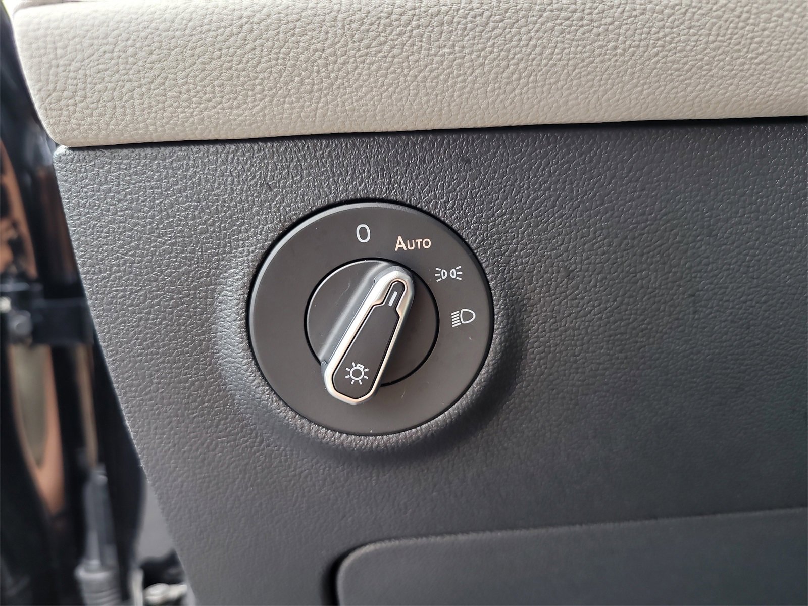 Certified 2025 Volkswagen Taos S image 32