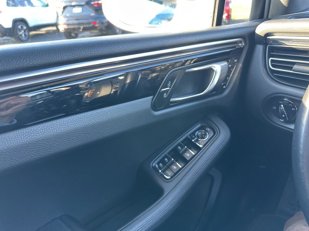 Used 2023 Porsche Macan image 19