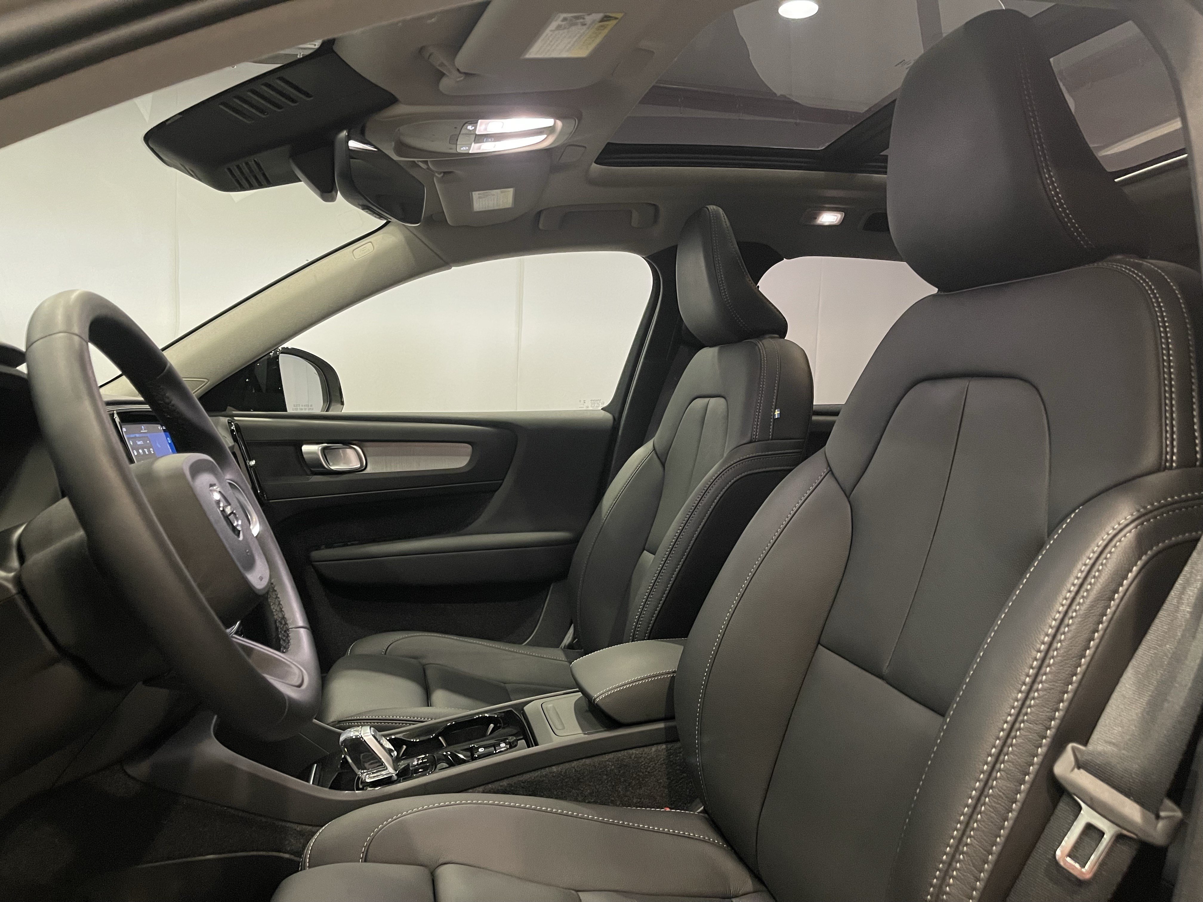 Used 2025 Volvo XC40 B5 Plus w/ Climate Package AWD/4WD image 14