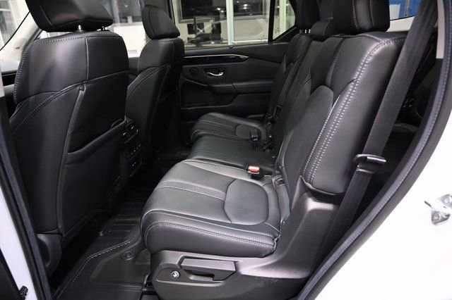 Used 2024 Honda Pilot Touring image 11