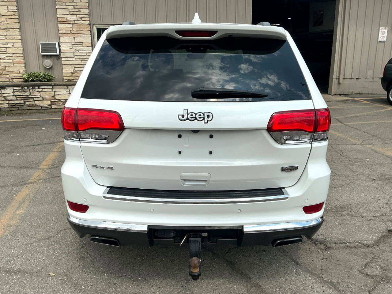 Used 2018 Jeep Grand Cherokee Summit image 4