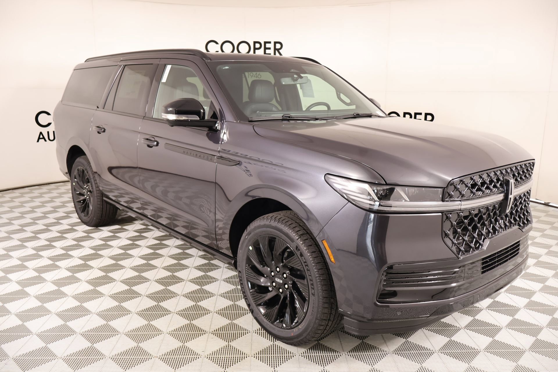 New 2026 Lincoln Navigator L Reserve w/ Jet Appearance Package AWD/4WD image 1