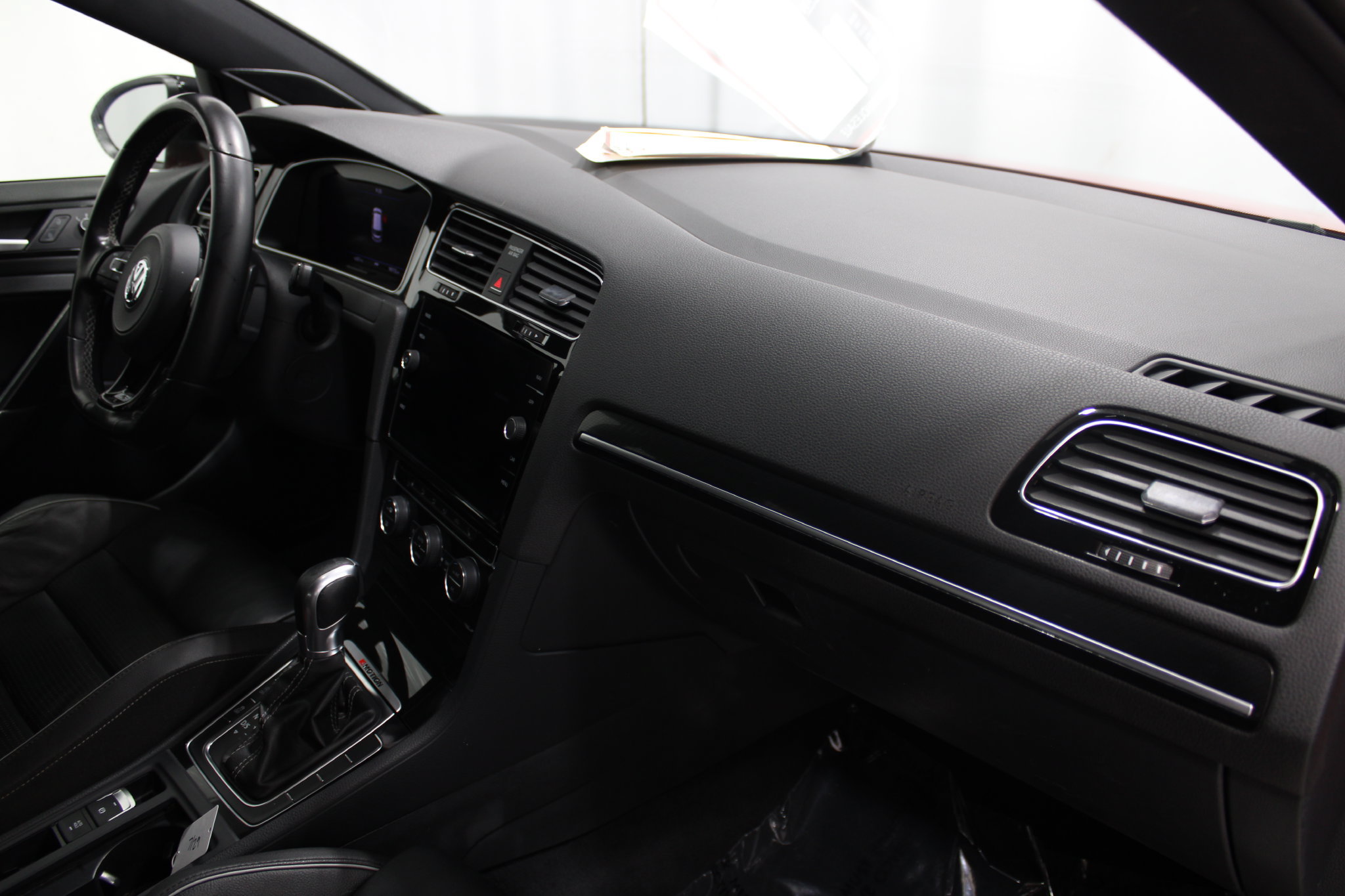 Used 2018 Volkswagen Golf R 4-Door AWD/4WD image 25