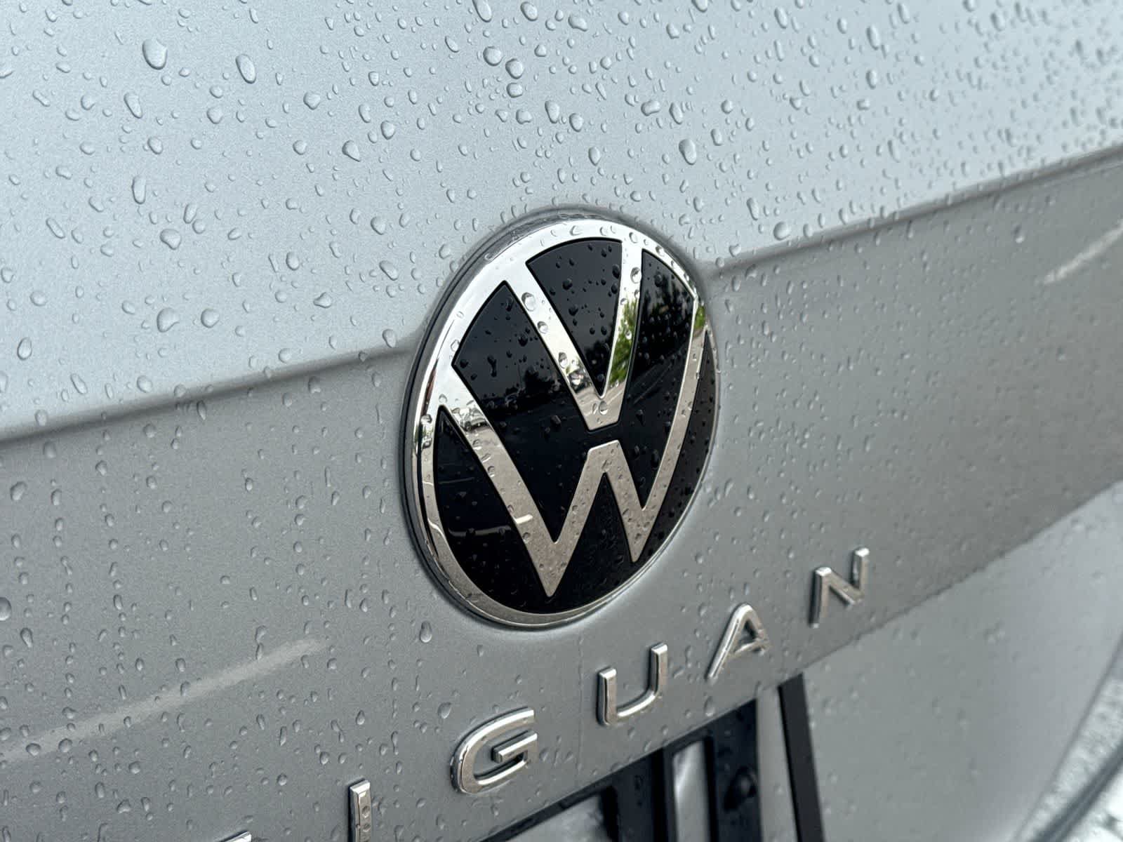 Used 2023 Volkswagen Tiguan SE R-Line FWD image 18