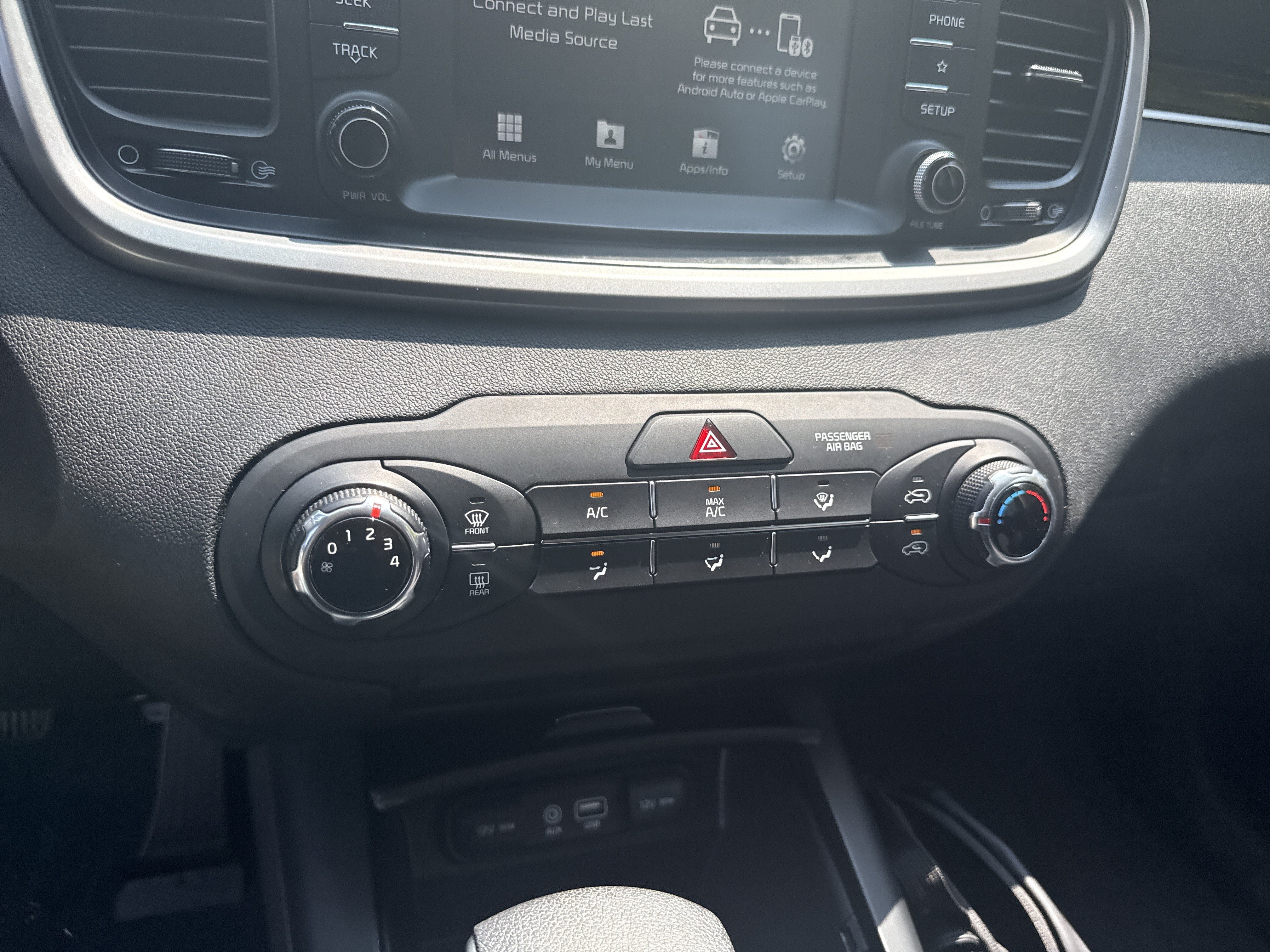 Used 2020 Kia Sorento LX FWD image 28
