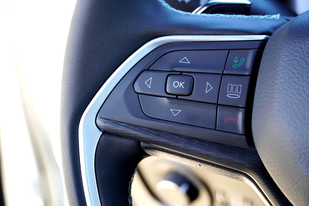 New 2025 Jeep Grand Cherokee L Altitude image 19