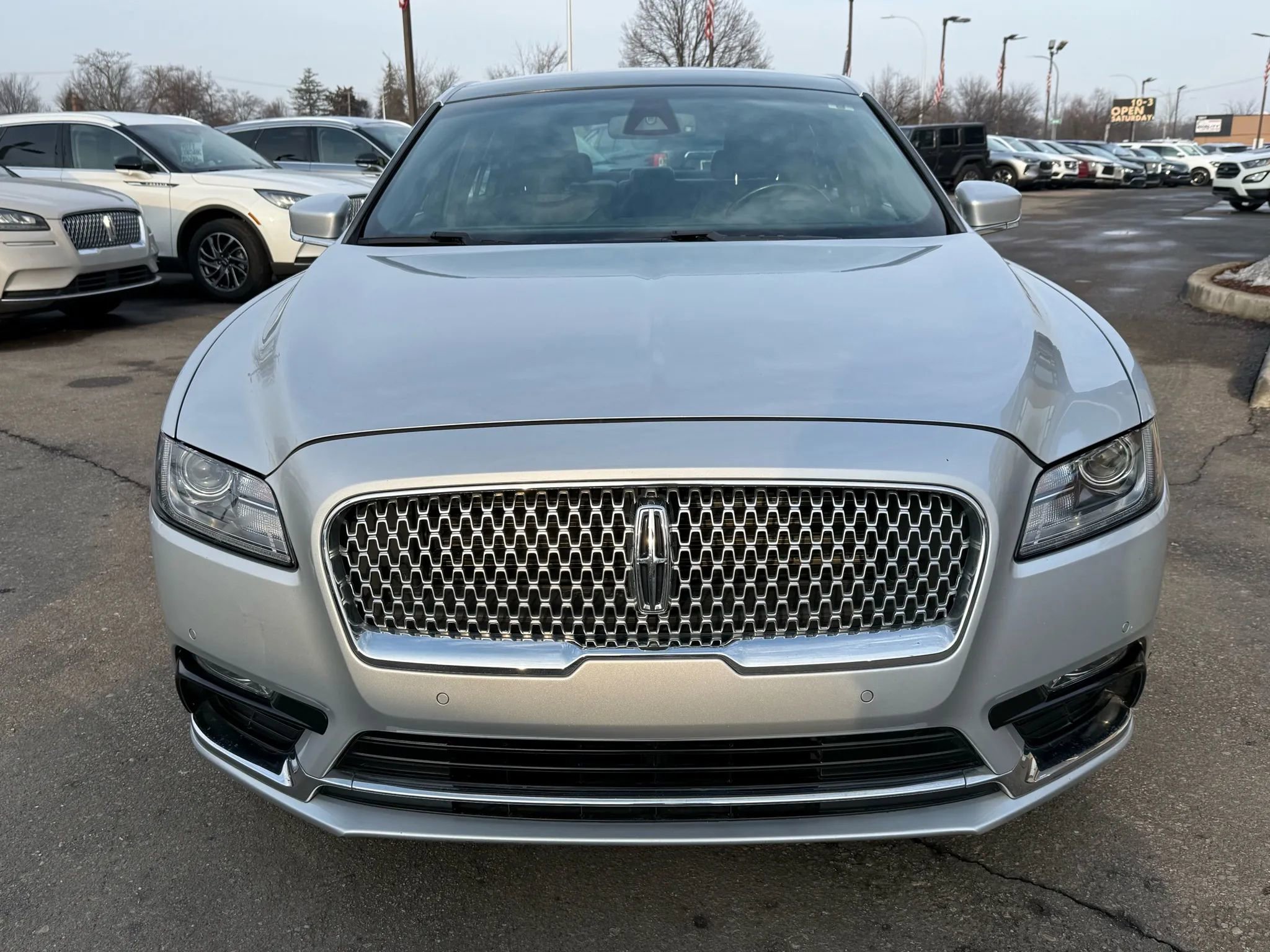 Used 2017 Lincoln Continental Select w/ Climate Package image 2