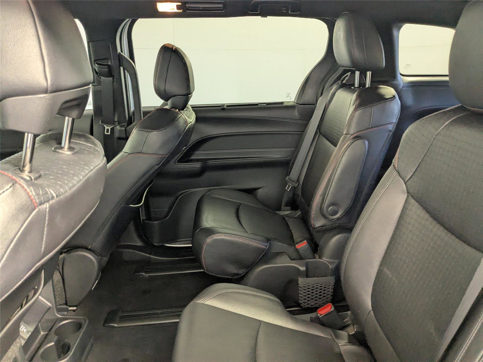 Used 2025 Toyota Sienna XSE image 30