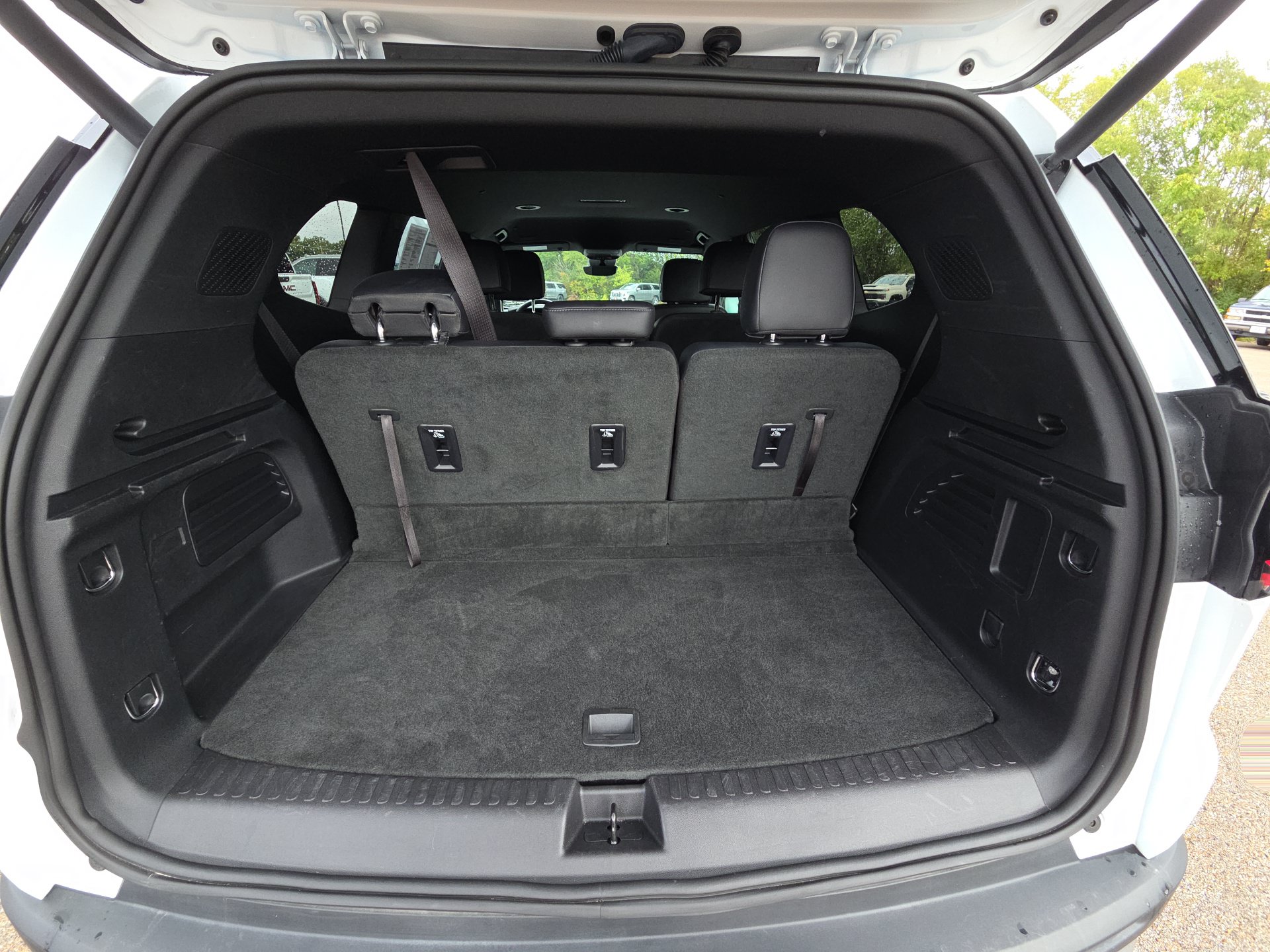 Used 2026 GMC Acadia Elevation w/ Elevation Premium Package FWD image 33
