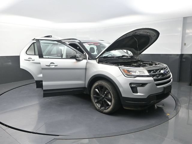Used 2019 Ford Explorer XLT w/ Equipment Group 202A AWD/4WD image 31