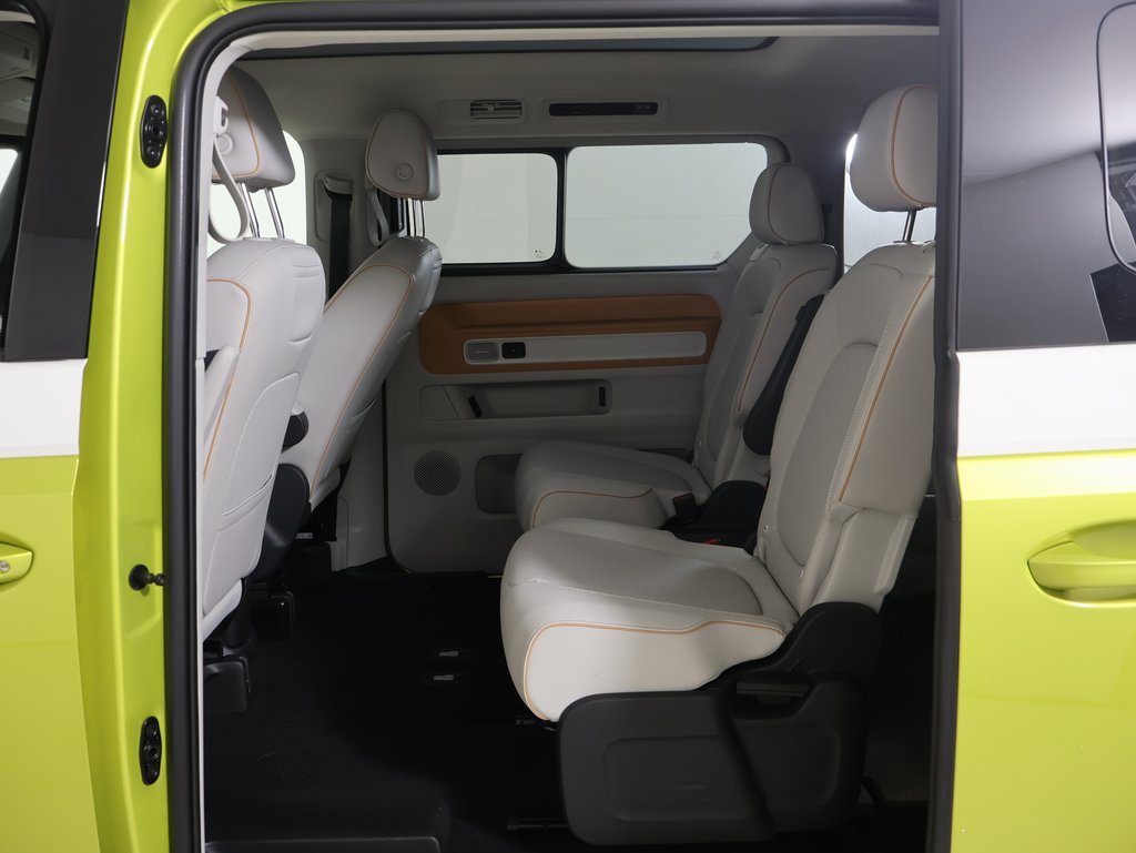 Used 2025 Volkswagen ID. Buzz 1st Edition image 27