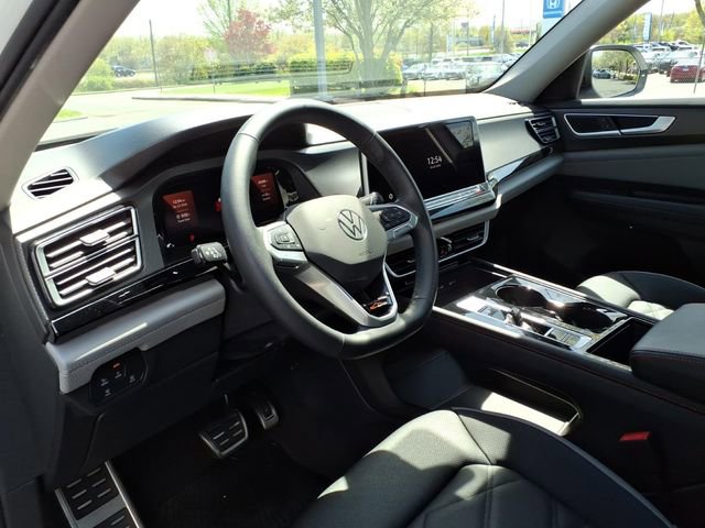 Used 2025 Volkswagen Atlas Peak Edition SE AWD/4WD image 18