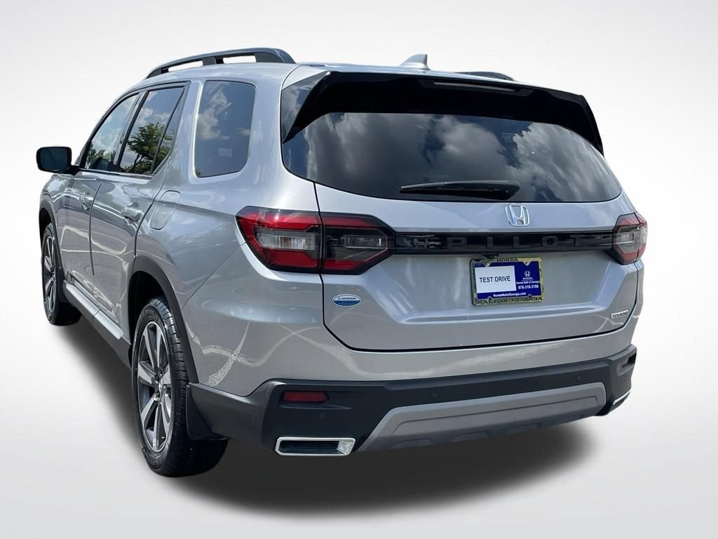 Certified 2025 Honda Pilot Touring image 8