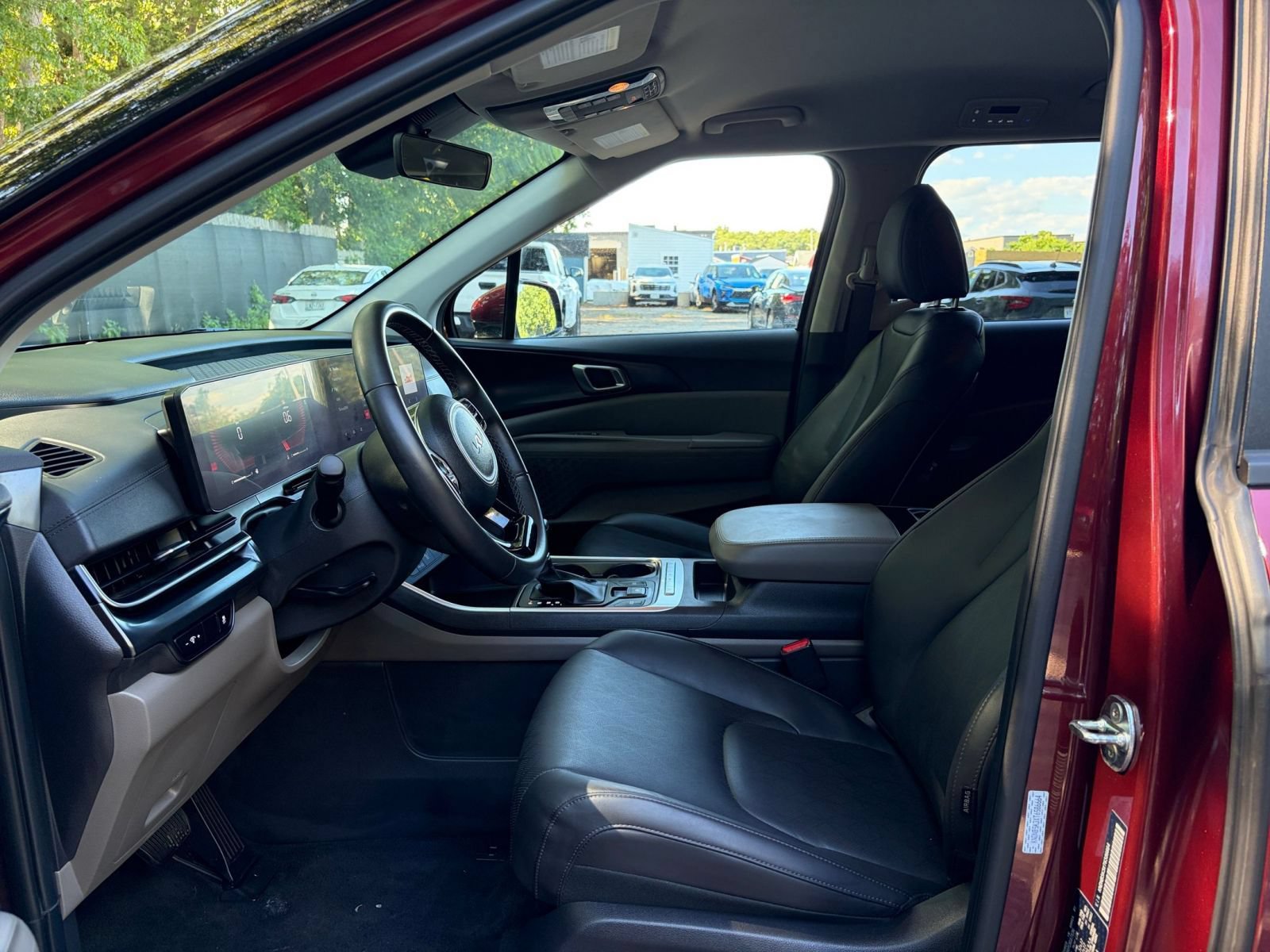 Used 2026 Kia Carnival FWD image 27