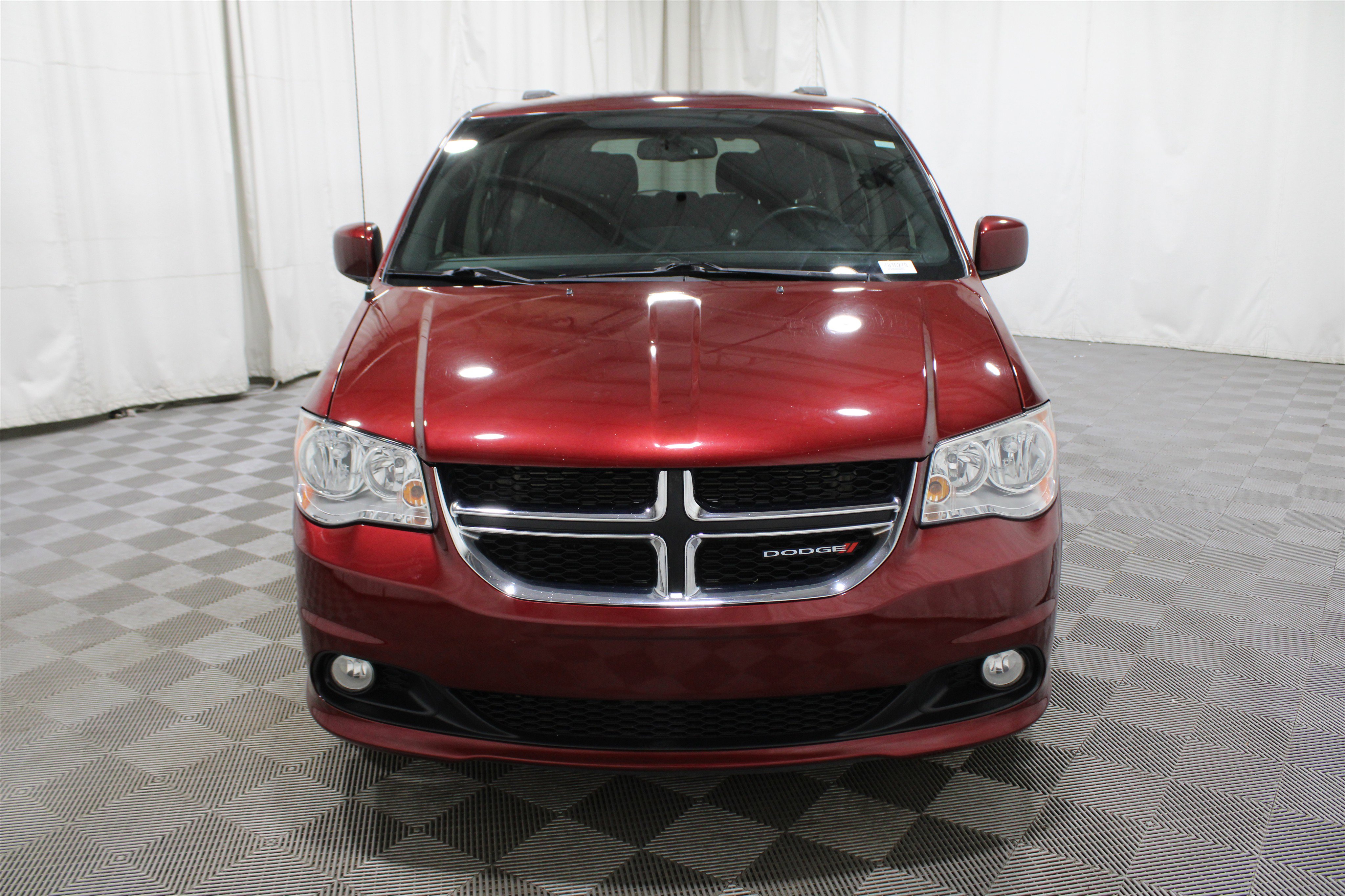 Used 2017 Dodge Grand Caravan SXT image 31