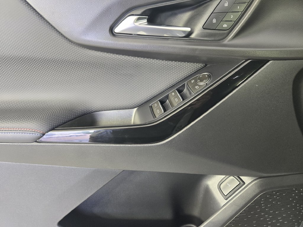 New 2026 Chevrolet Equinox RS w/ Convenience Package III FWD image 24
