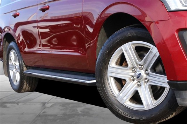 Used 2018 Ford Expedition XLT w/ Equipment Group 202A image 3