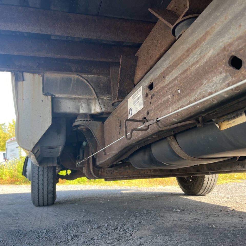 Used 2010 Chevrolet Express 3500 image 8