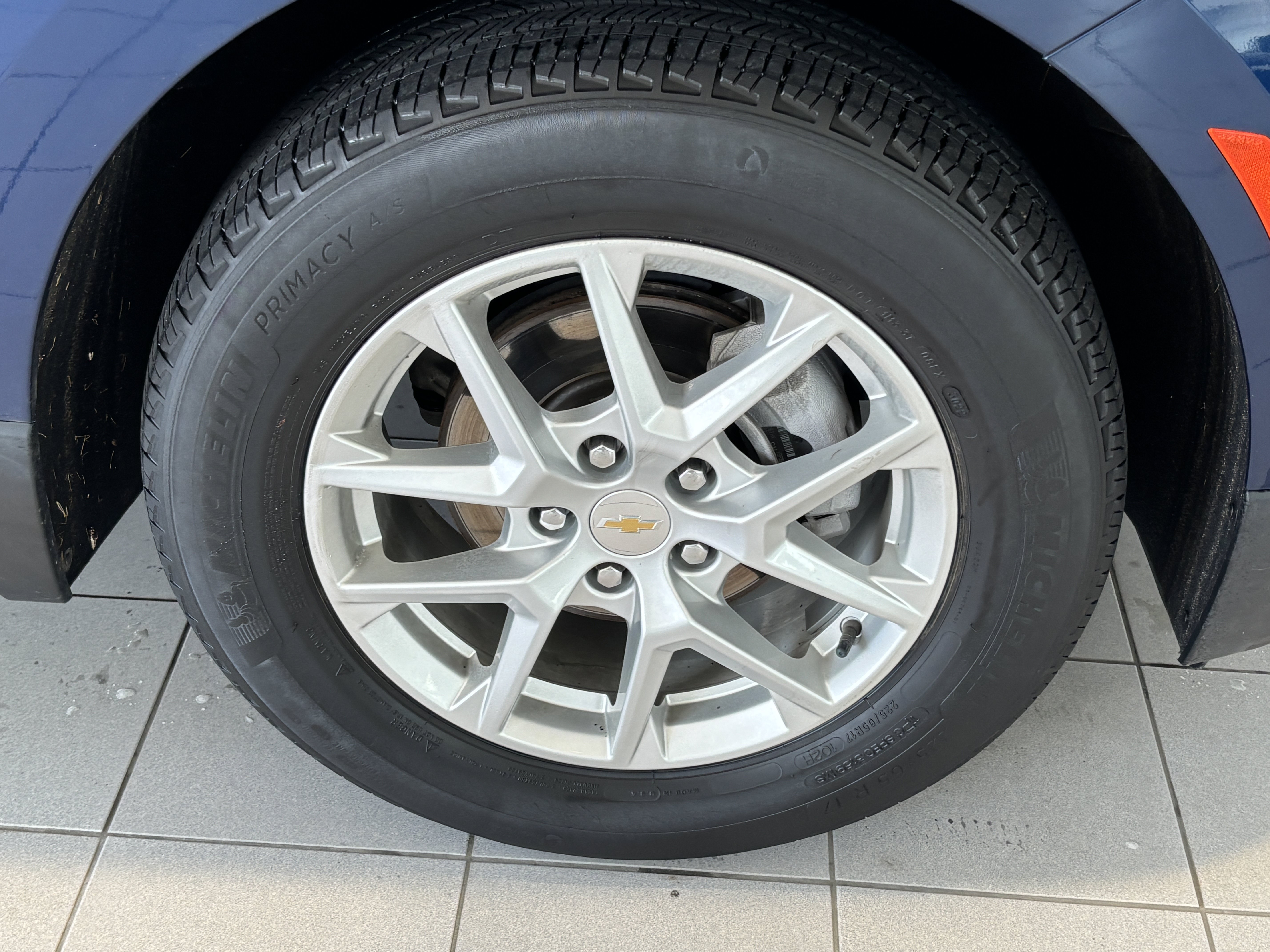 Used 2023 Chevrolet Equinox LT FWD image 9