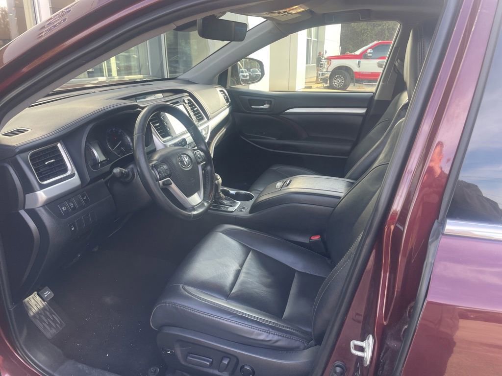 Used 2019 Toyota Highlander XLE image 31